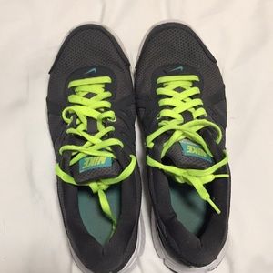 Women’s Nike tennis shoes